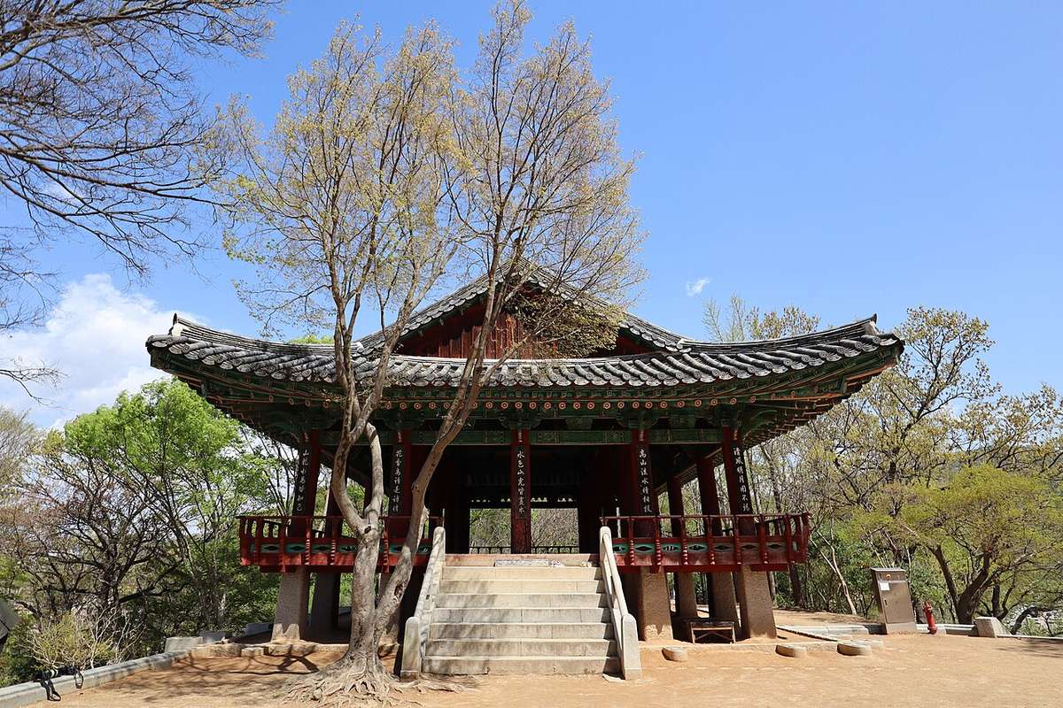 오목대 — 1380년 이성계가 황산대첩 승전 후 잔치를 열었다고 전하는 언덕 위의 누각